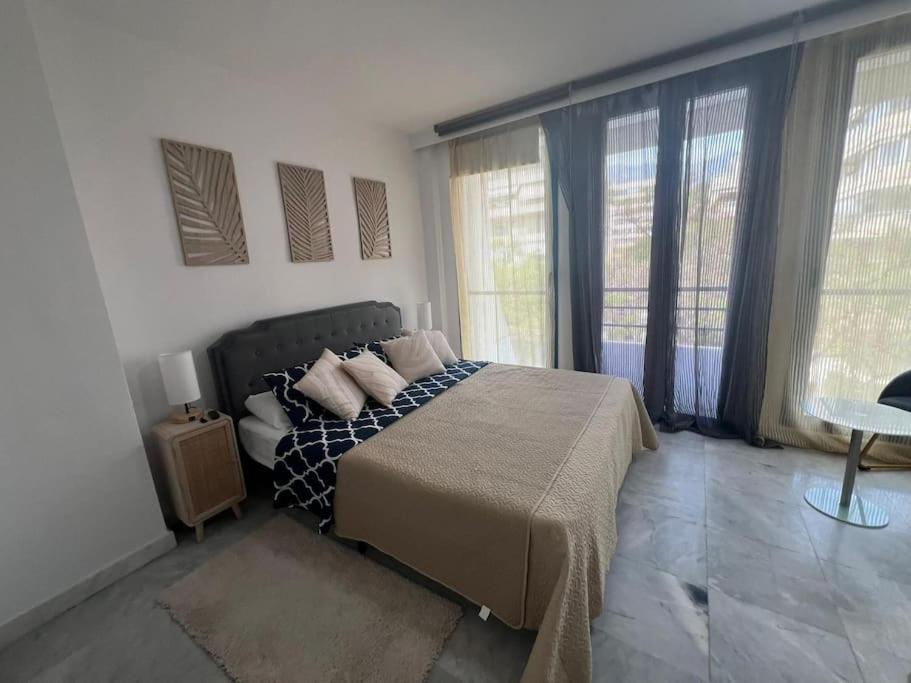 Beachside Apartment In Center Of Marbella *