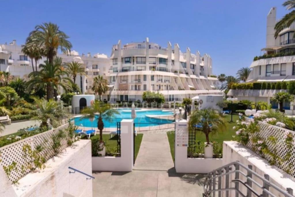 Beachside Apartment In Center Of Marbella Apartment
